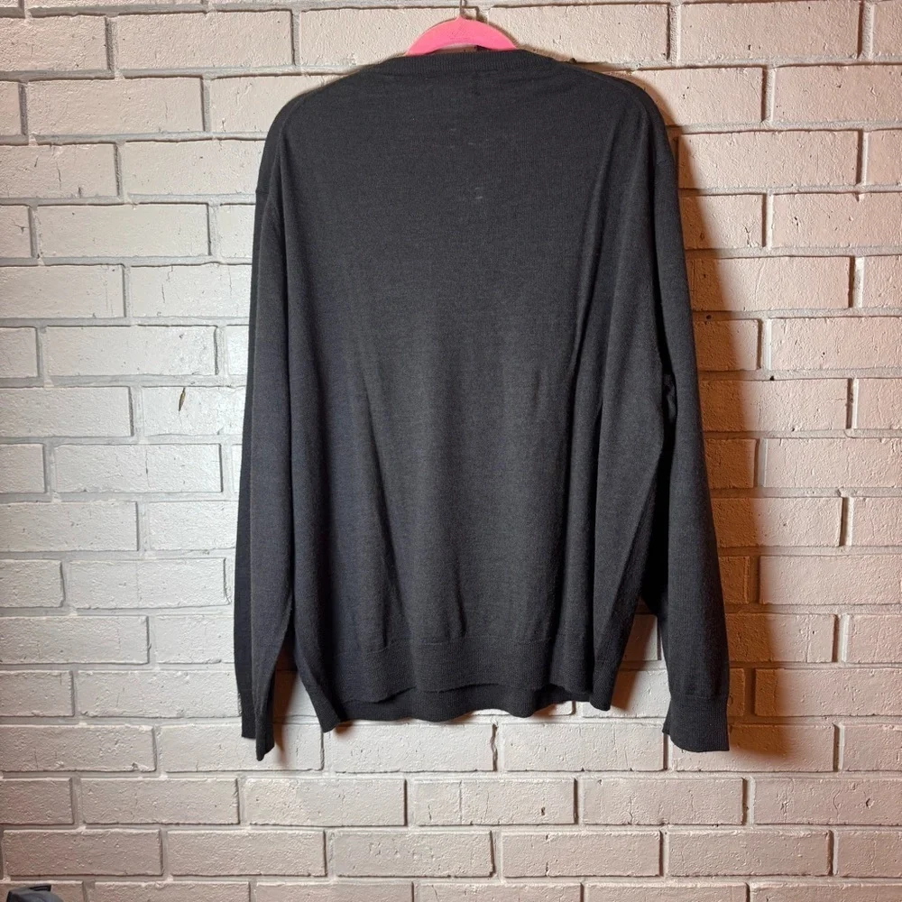 Club Room Charcoal V-Neck Italian-Spun yarn 52% Merino Wool 48%Acrylic pull over - Picture 2 of 6